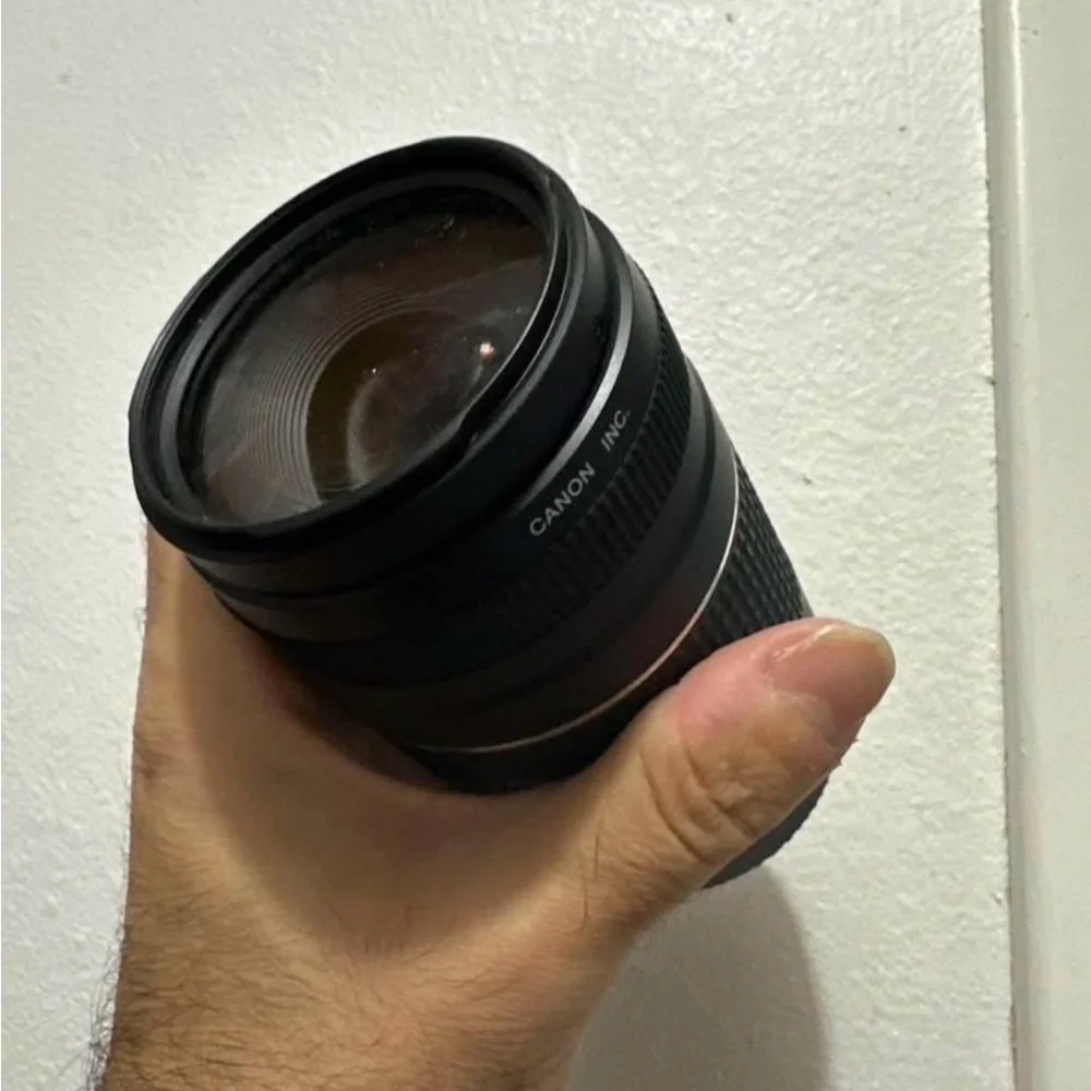 Canon EOS Rebel T6 DSLR Camera in Black